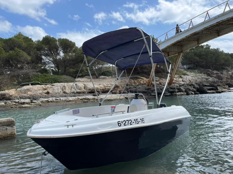 Ein Compass Compass 400 GT mieten in Cala Galdana