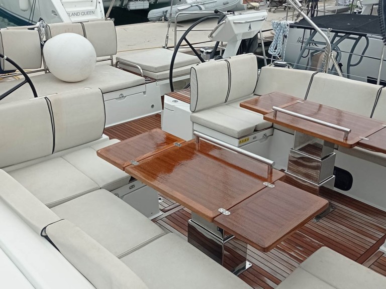 Bénéteau Oceanis Yacht 62 mieten Seget Donji