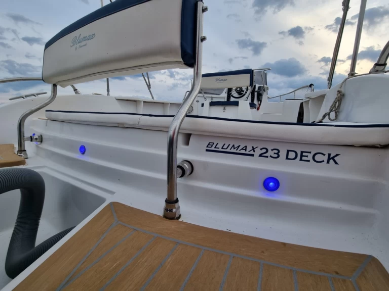 Ein tancredi Bluemax 23 Deck mieten in Zaton