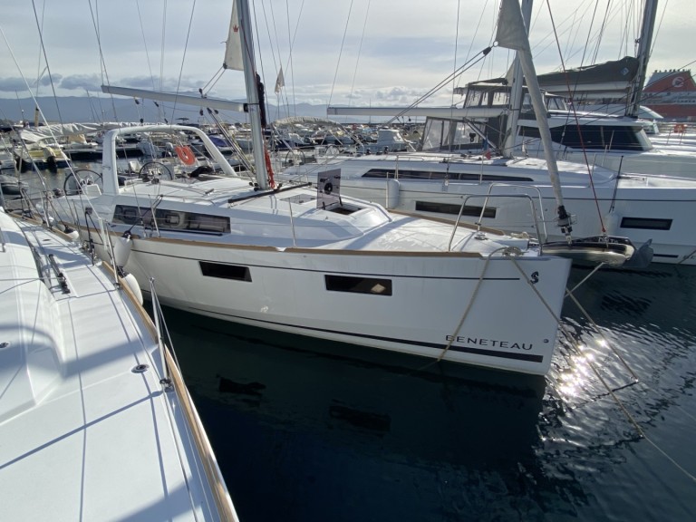 YachtCharter in Ajaccio - Bénéteau Oceanis 351 auf SamBoat