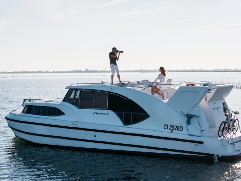 YachtCharter in Casale sul Sile - Houseboat Holidays Italia Minuetto 6+ auf SamBoat