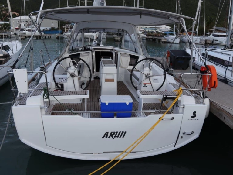 Ein Bénéteau Oceanis 38.1 mieten in Road Town
