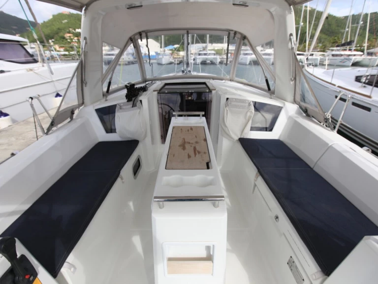 Ein Bénéteau Oceanis 35.1 mieten in Road Town