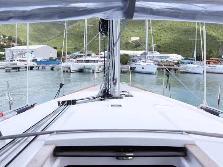 Ein Bénéteau Oceanis 38.1 mieten in Road Town