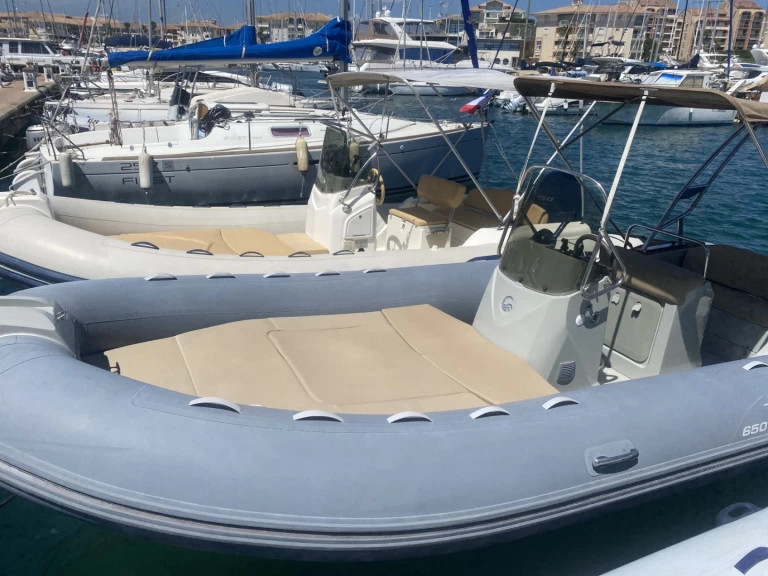 Schlauchboot mit oder ohne Skipper Capelli mieten in Fréjus