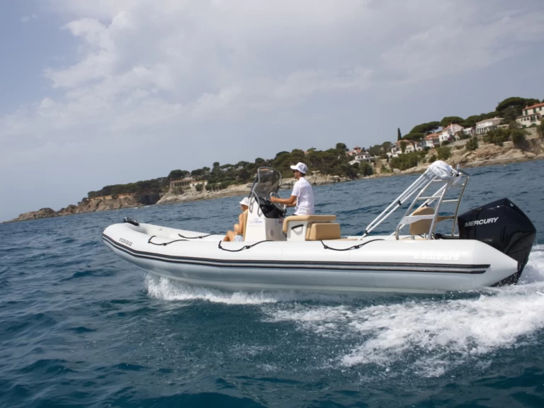 Ein Bombard Sunrider 700 mieten in Platja d'Aro