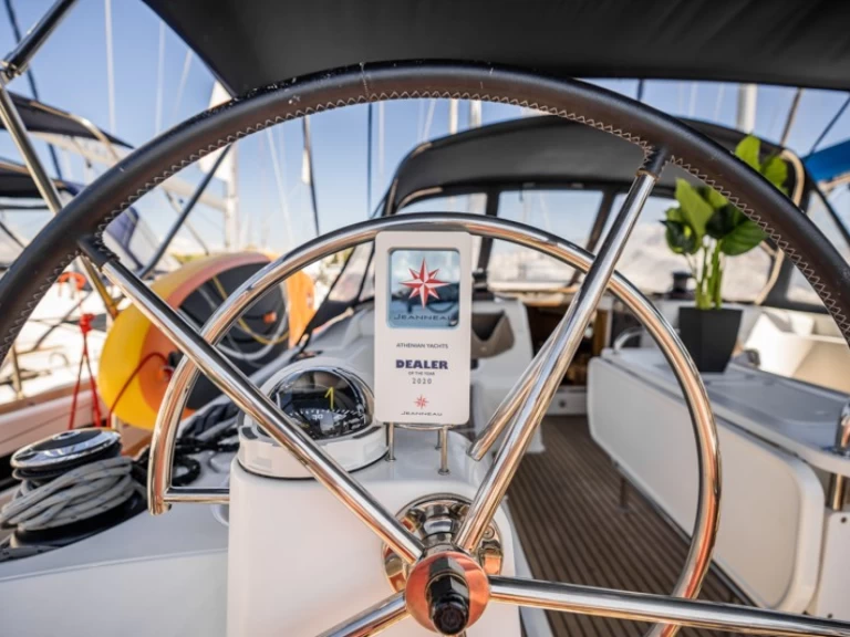 Ein Jeanneau Sun Odyssey 519 mieten in Álimos