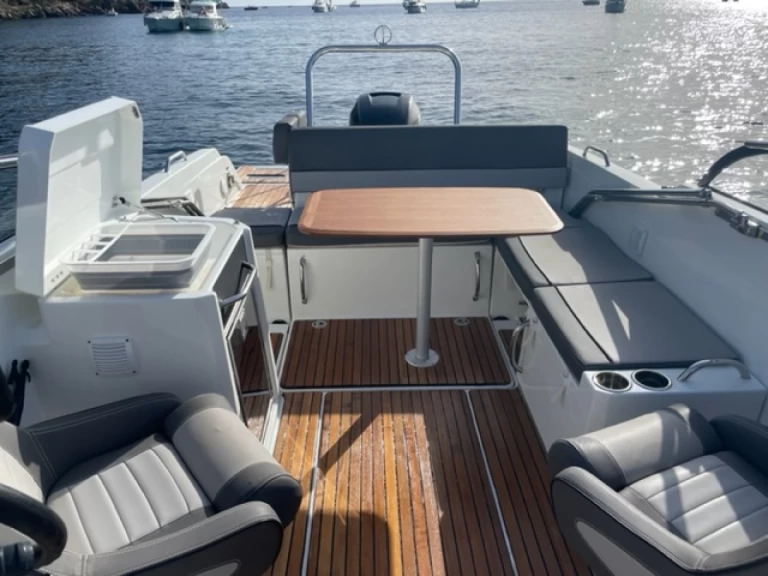 Motorboot mit oder ohne Skipper Jeanneau mieten in Saint-Cyr-sur-Mer