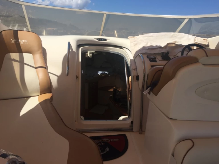 Ein Gobbi Atlantis 345 mieten in Torre Colonna-Sperone