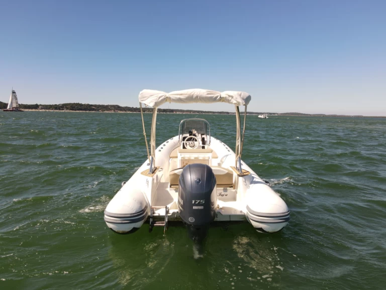 Schlauchboot mit oder ohne Skipper Capelli mieten in Grand Piquey
