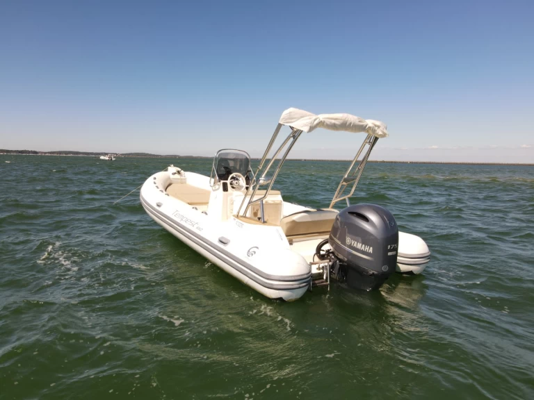 Vermietung Schlauchboot Capelli mit Führerschein