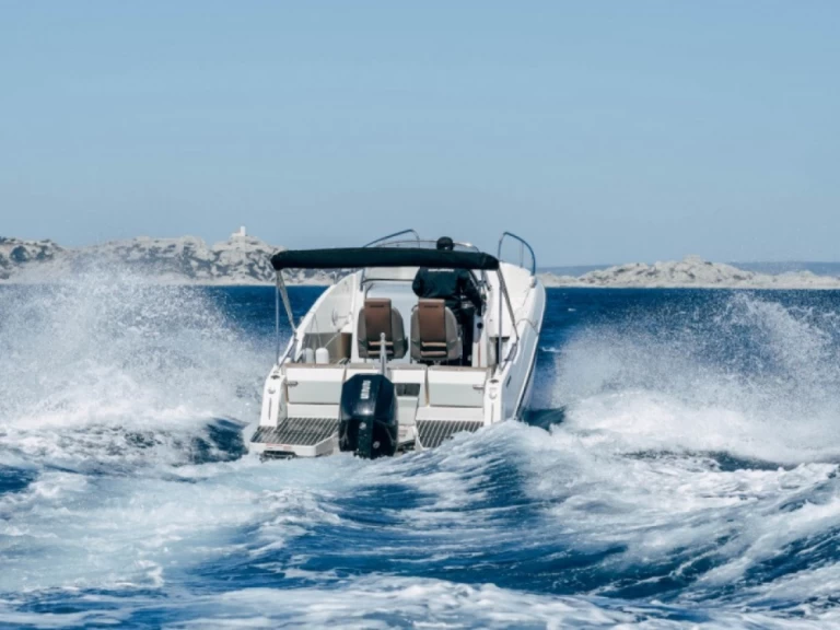 Ein Quicksilver Activ 755 Open mieten in Marseille