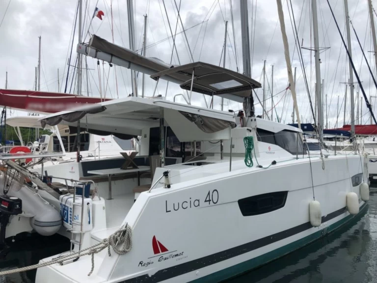 Ein Fountaine Pajot Lucia 40 mieten in Le Marin