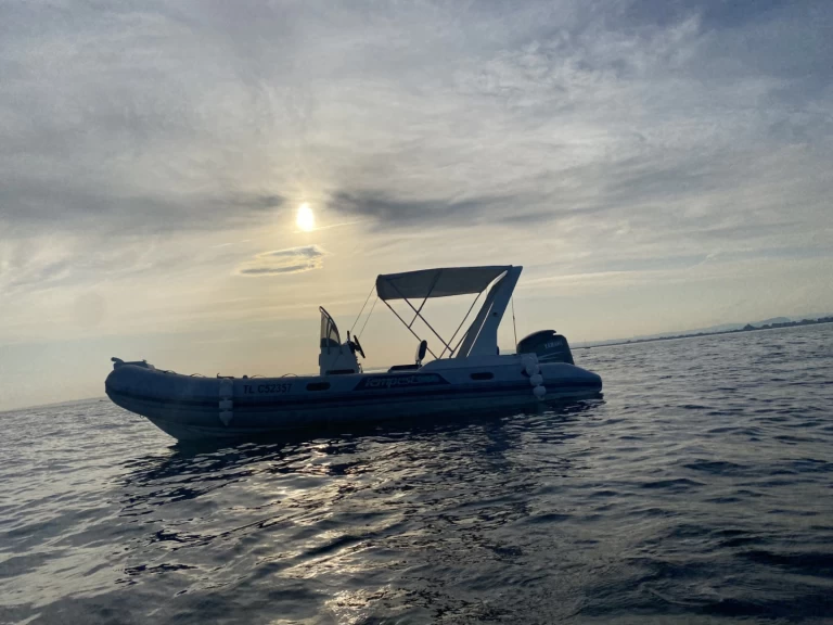 Schlauchboot mit oder ohne Skipper Capelli mieten in Port-Camargue