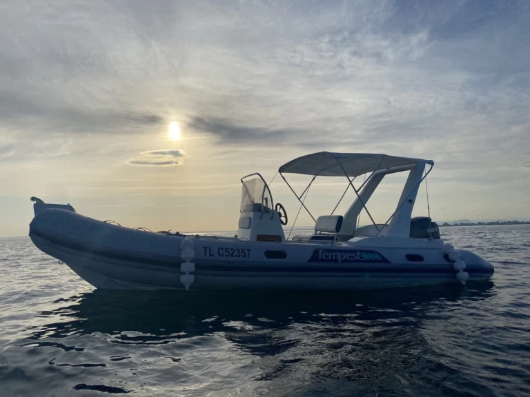 Vermietung Schlauchboot Capelli mit Führerschein