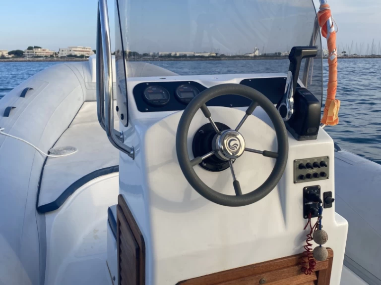 Schlauchboot mieten in Port-Camargue zum besten Preis