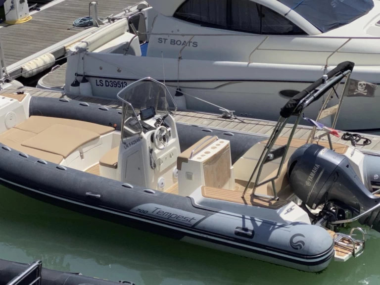 Boot mieten Royan günstig Capelli 700 Sun