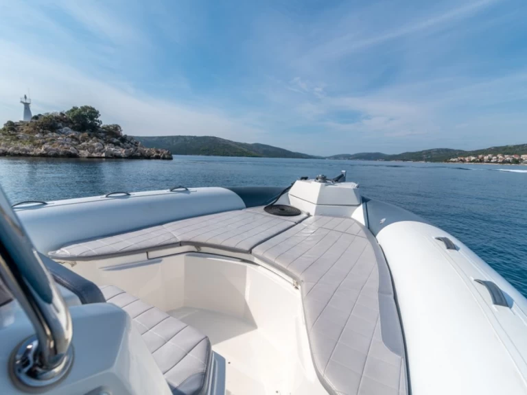 Ein Marlin Boat Dynamic 790 pro mieten in Trogirski Zaliv