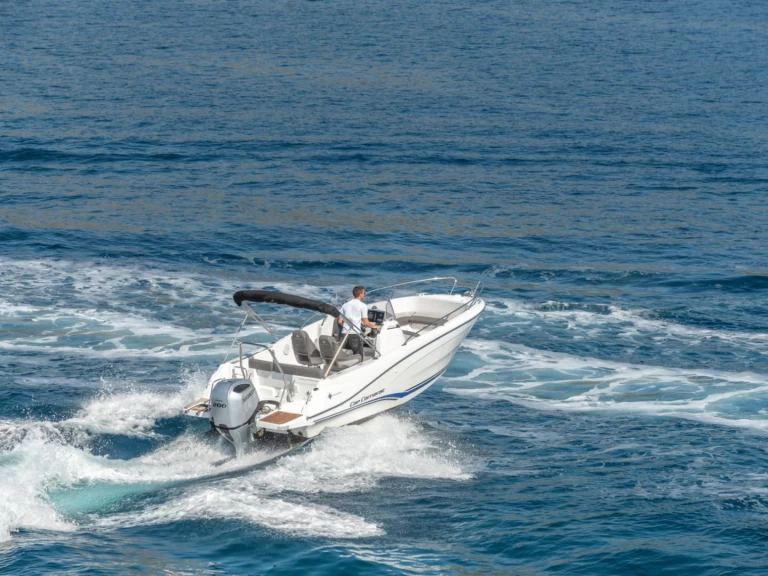 Motorboot mit oder ohne Skipper Jeanneau mieten in Trogirski Zaliv
