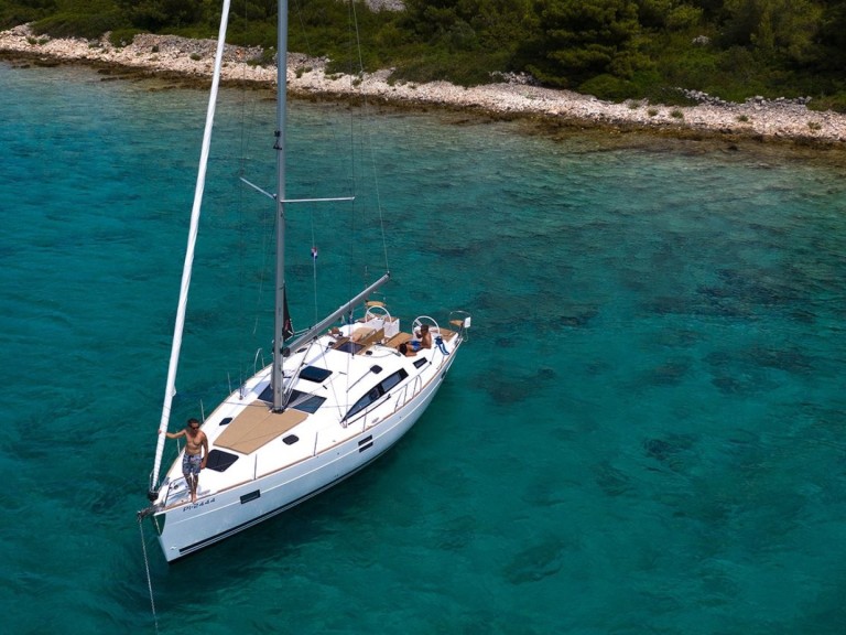 Ein Elan Impression 45.1 mieten in Pula