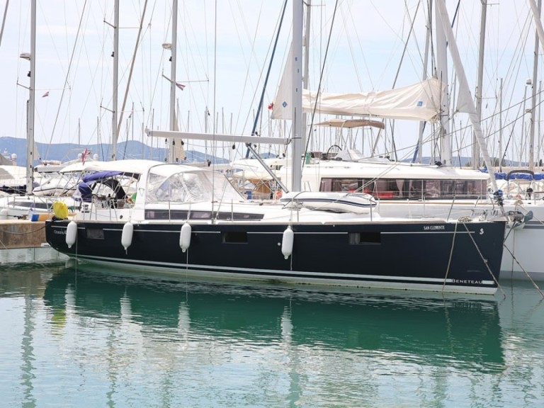 Ein Bénéteau Oceanis 48 mieten in Sukošan