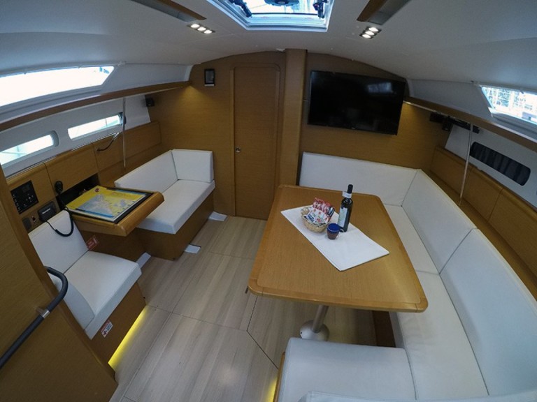Ein Jeanneau Sun Odyssey 449 mieten in Šibenik