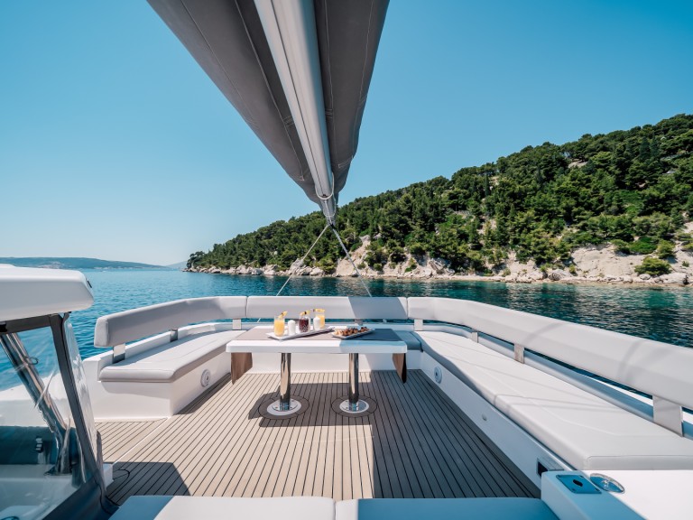 Ein Leopard Leopard 50 mieten in Split