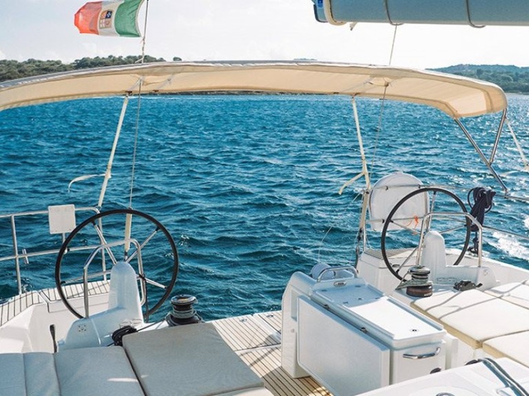 Ein Jeanneau Sun Odyssey 490 mieten in Olbia