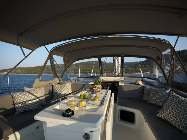 YachtCharter in Álimos - Bénéteau Oceanis 51.1 Refit 2026 auf SamBoat