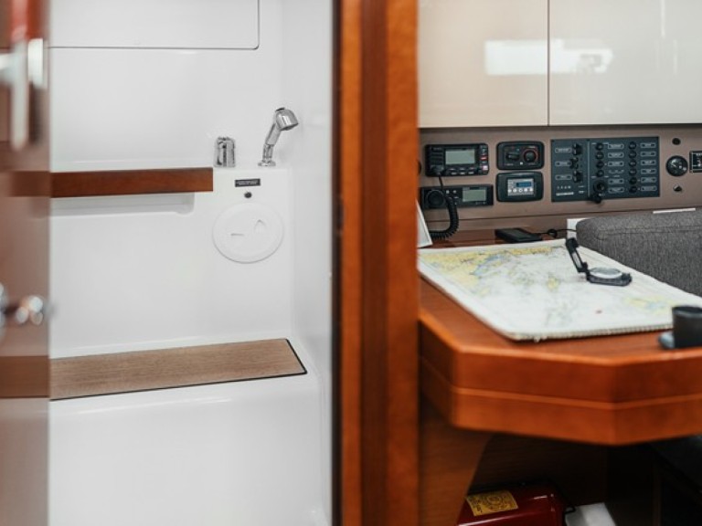 YachtCharter in Šibenik - Bénéteau Oceanis 38 auf SamBoat