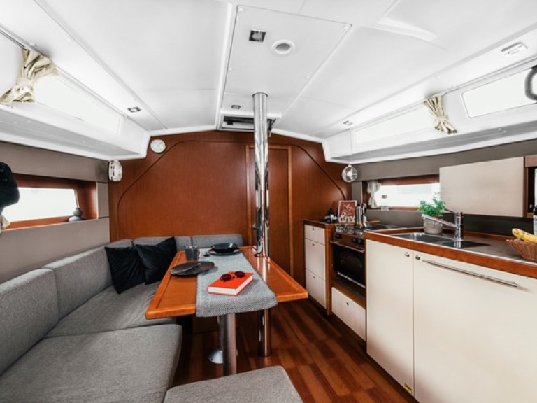 Ein Bénéteau Oceanis 38 mieten in Mandalina Marina