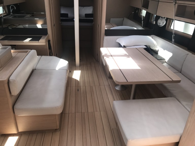 YachtCharter in Cugnana Verde - Bénéteau Oceanis 51.1 auf SamBoat