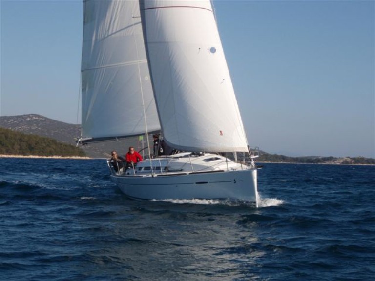 Segelboot mieten in ACI Marina Jezera - Bénéteau First 35