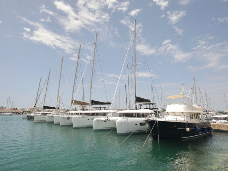 Katamaran mit oder ohne Skipper Lagoon mieten in Sukošan