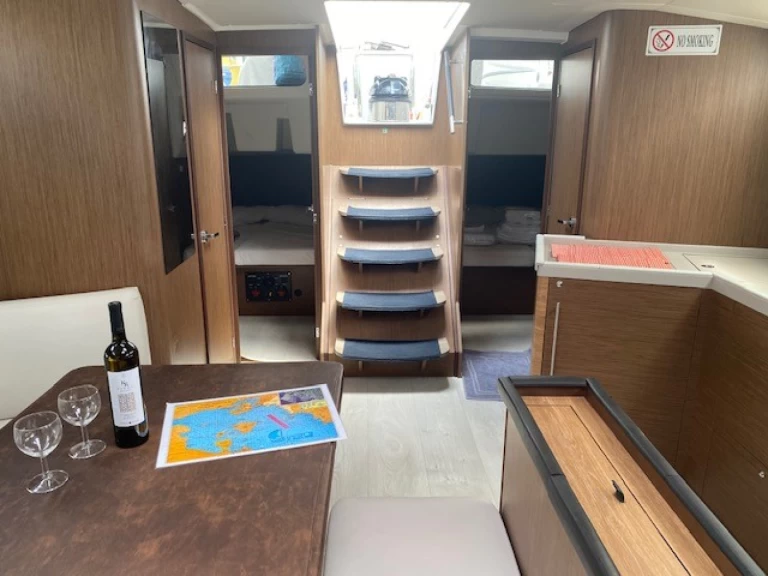 YachtCharter in Álimos - Bénéteau Oceanis 46.1 auf SamBoat