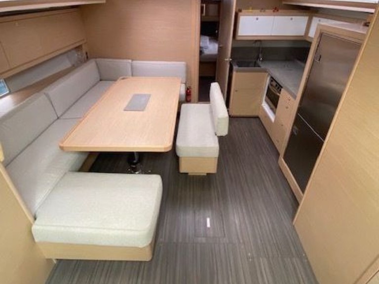 Ein Dufour Dufour 470 mieten in Marseille