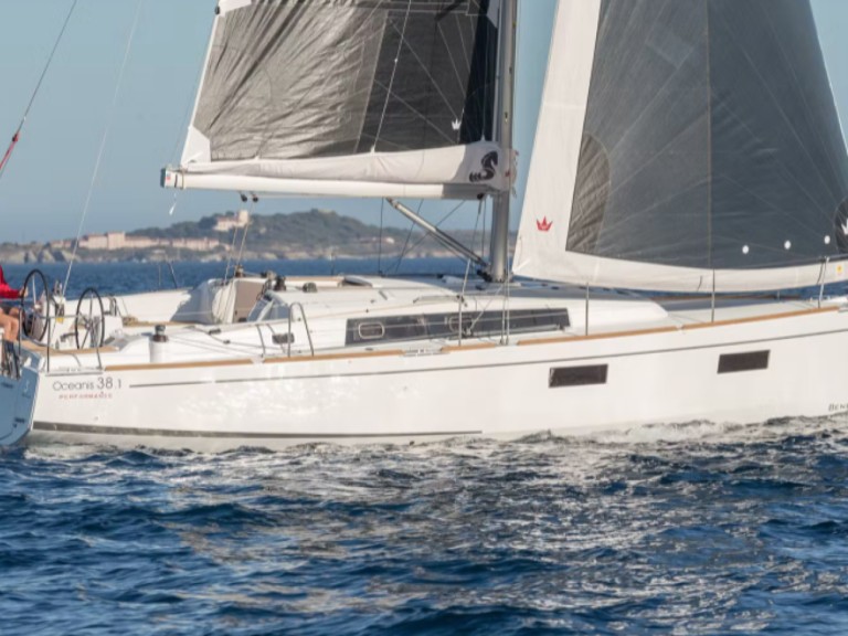 Ein Bénéteau OCEANIS 38.1 DL mieten in Port du Crouesty