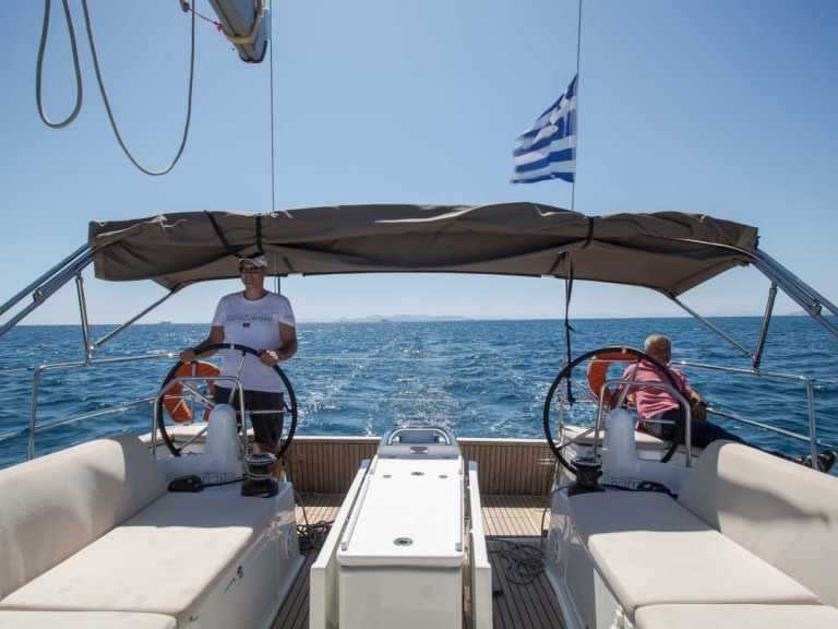 Ein Jeanneau Sun Odyssey 440 mieten in Álimos