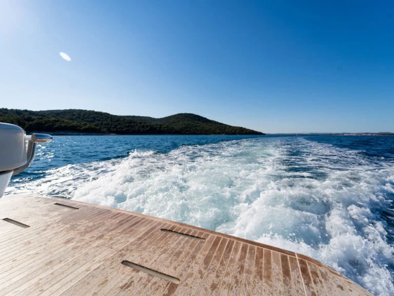 Bénéteau Gran Turismo 41 mieten Šibenik