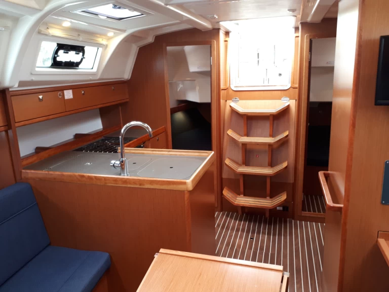 Bavaria Cruiser 37 mieten Álimos