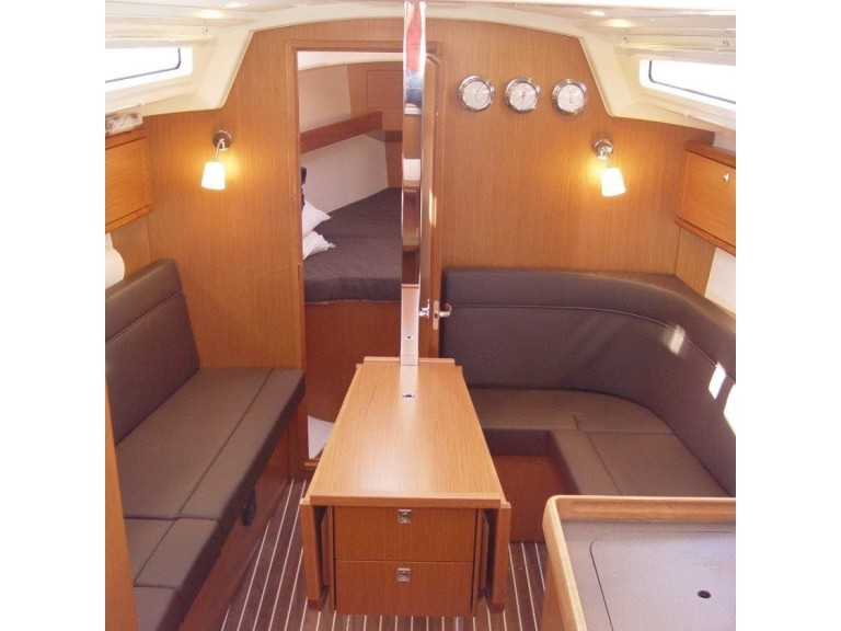 Ein Bavaria Cruiser 34 mieten in Olbia