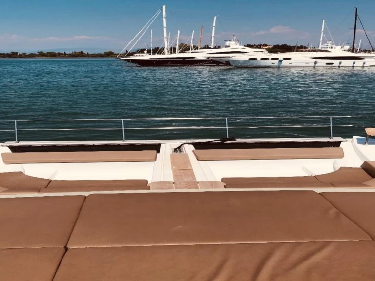 Motorboot mieten in Lefkáda zum besten Preis