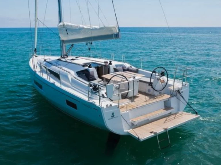 Ein Bénéteau OCEANIS 40.1 POLEMAS mieten in Toulon