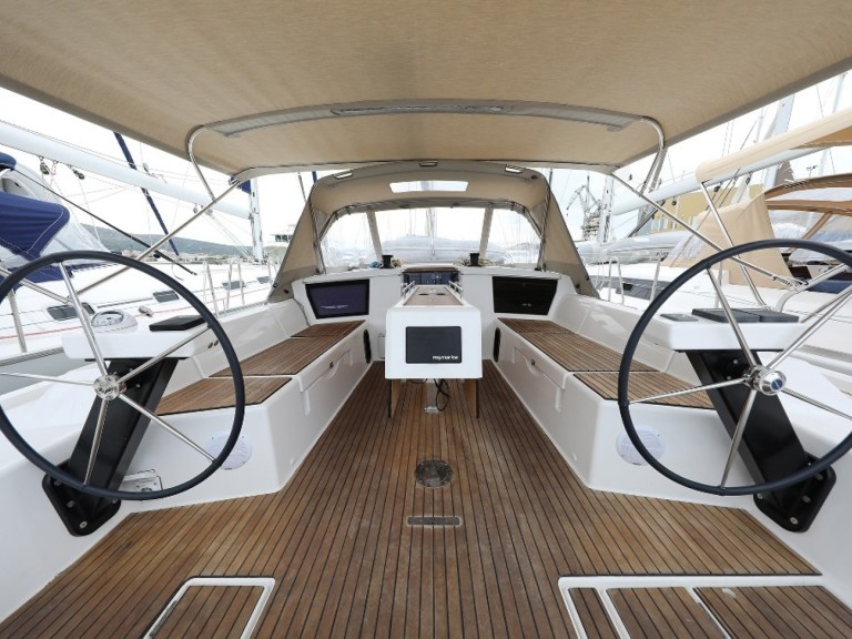 Ein Dufour Dufour 430 Grand Large mieten in Trogir