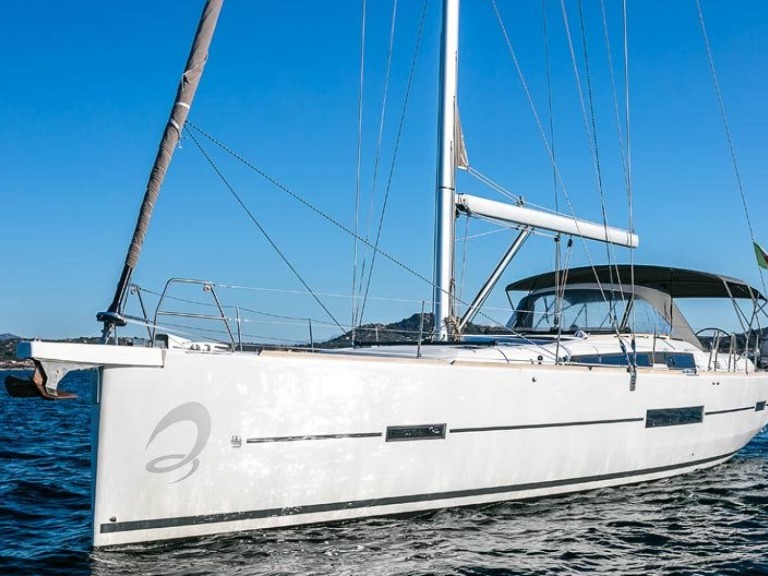 Ein Dufour Dufour 512 Grand Large mieten in Olbia