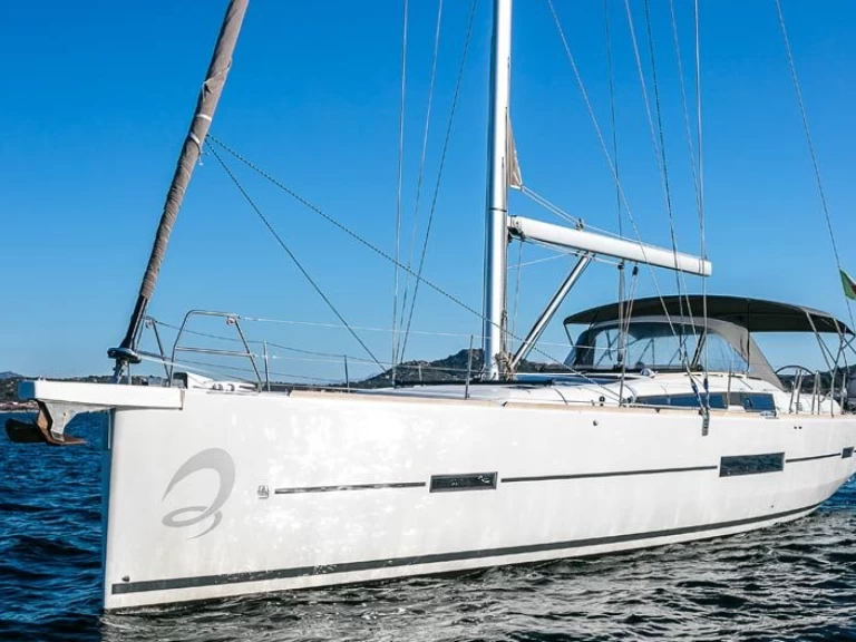 Ein Dufour Dufour 512 Grand Large mieten in Olbia