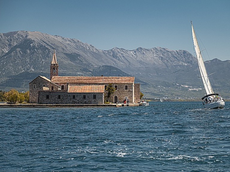 Bavaria Cruiser 46 mieten Kotor