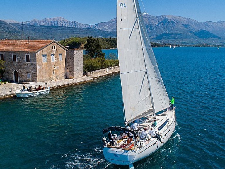 Ein Bavaria Cruiser 46 mieten in Kotor