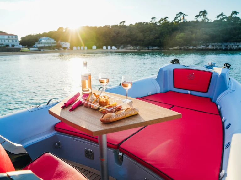 Schlauchboot mieten in L'Herbaudière - Prua al vento Thor 700
