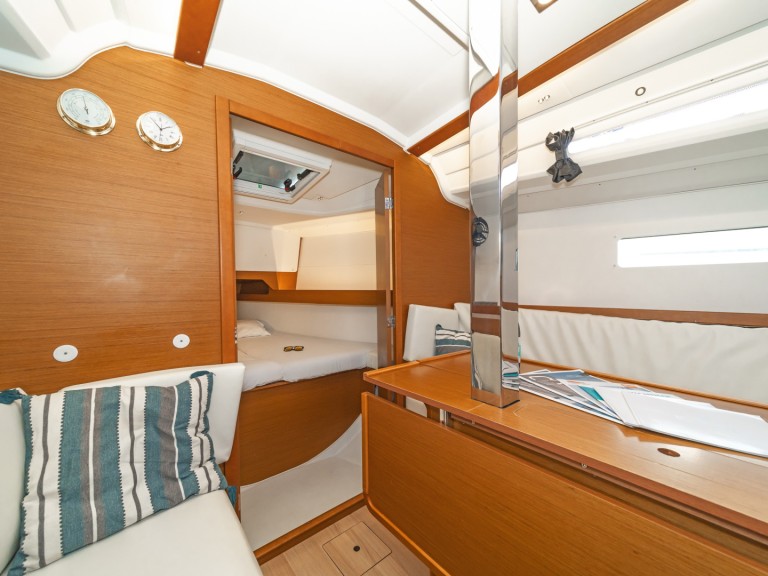 YachtCharter in Lavrion - Jeanneau Sun Odyssey 349 auf SamBoat